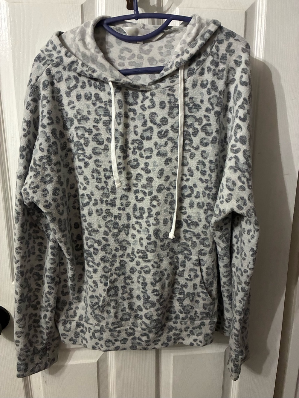 Women’s Medium Gray Leopard Print Hoodie
